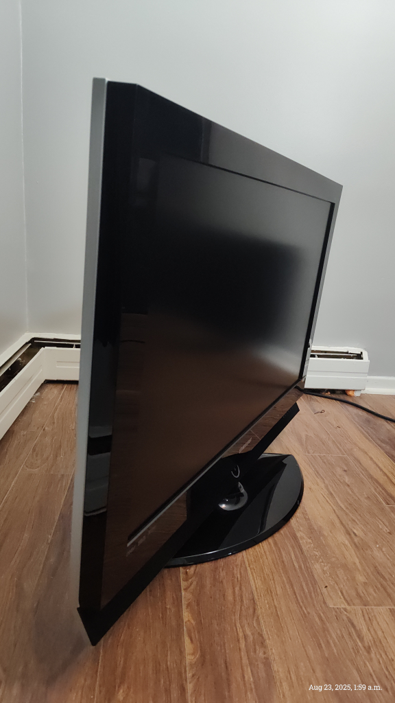 40" Samsung LCD HDTV - Moving out of my unit - photo 2