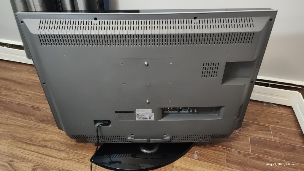 40" Samsung LCD HDTV - Moving out of my unit - photo 4