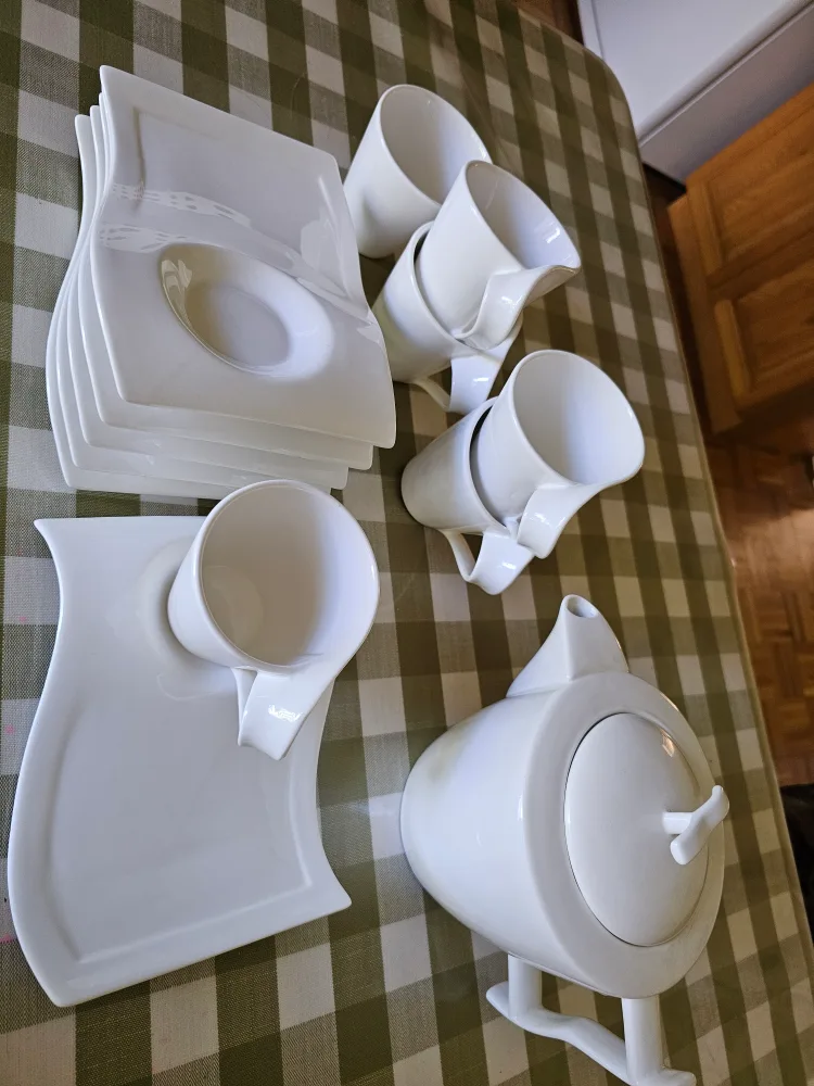 Royal Classic White Tea Set image indicator(2)