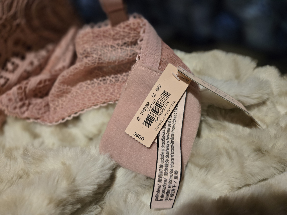 Victoria's Secret Bra - 36DD - photo 3
