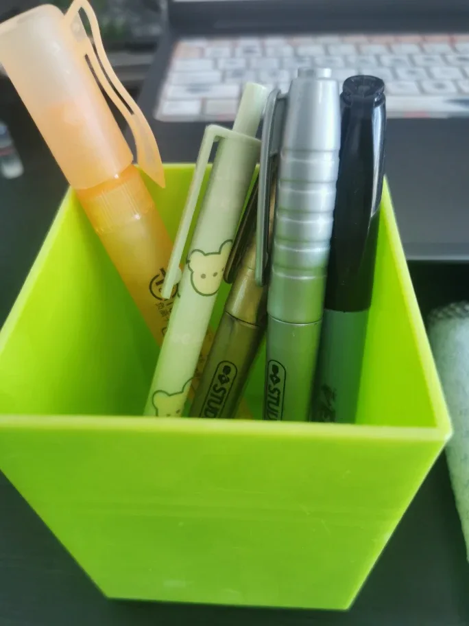 Studio Metallic Markers and Pen thumbnail
