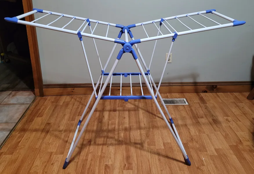 Free Delivery) Clothes Drying Rack thumbnail