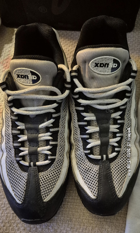 Mens size 11 Nike Air Max shoes