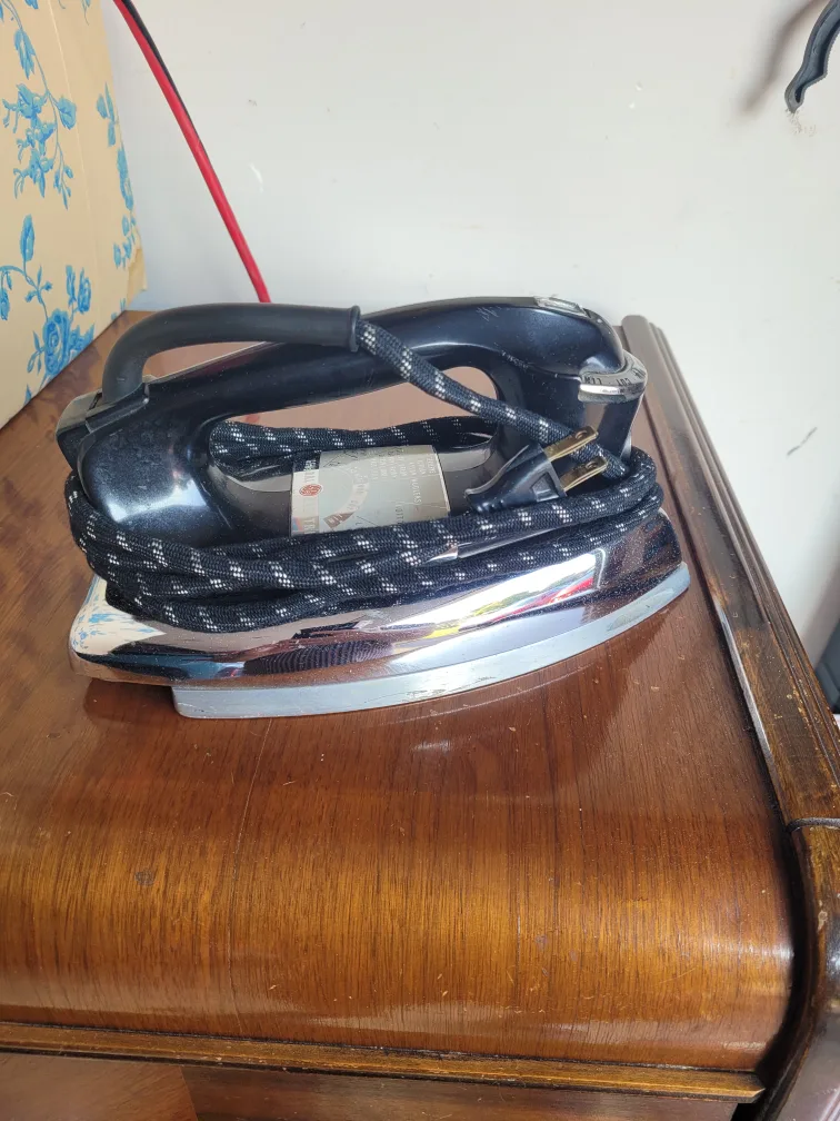 Vintage GE F85 Clothes Iron image indicator(2)