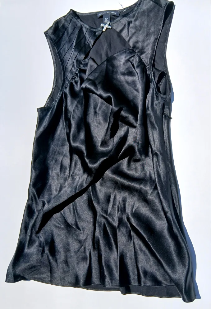 Banana Republic Black Sleeveless Top - Size S image indicator(2)