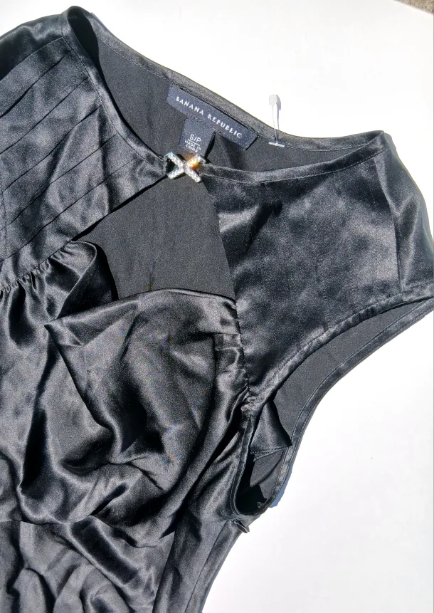 Banana Republic Black Sleeveless Top - Size S thumbnail