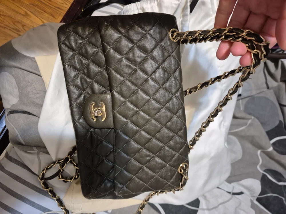 Chanel Quilted Leather Shoulder Bag thumbnail