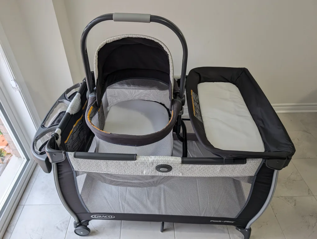 Graco Pack 'n Play Playard with Newborn Bassinet thumbnail