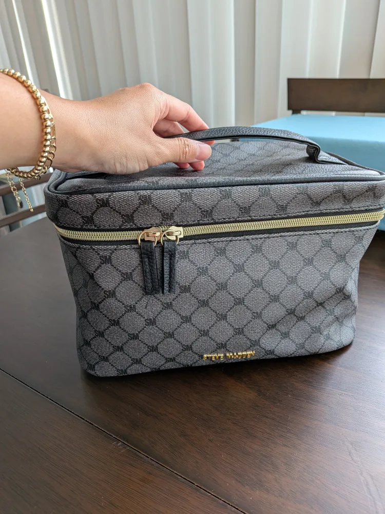 STEVE MADDEN Weekend Bag and Makeup Bag image indicator(4)