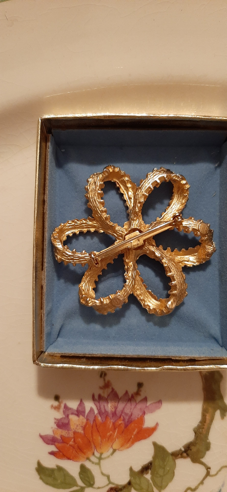 Vintage Gold Tone Flower Brooch - photo 2