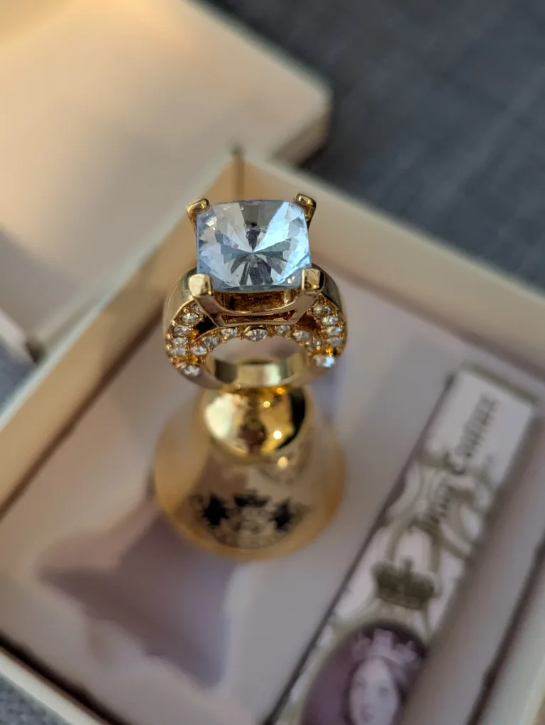 Juicy Couture Honeysuckle Candle Snuffer & Matches image indicator(4)