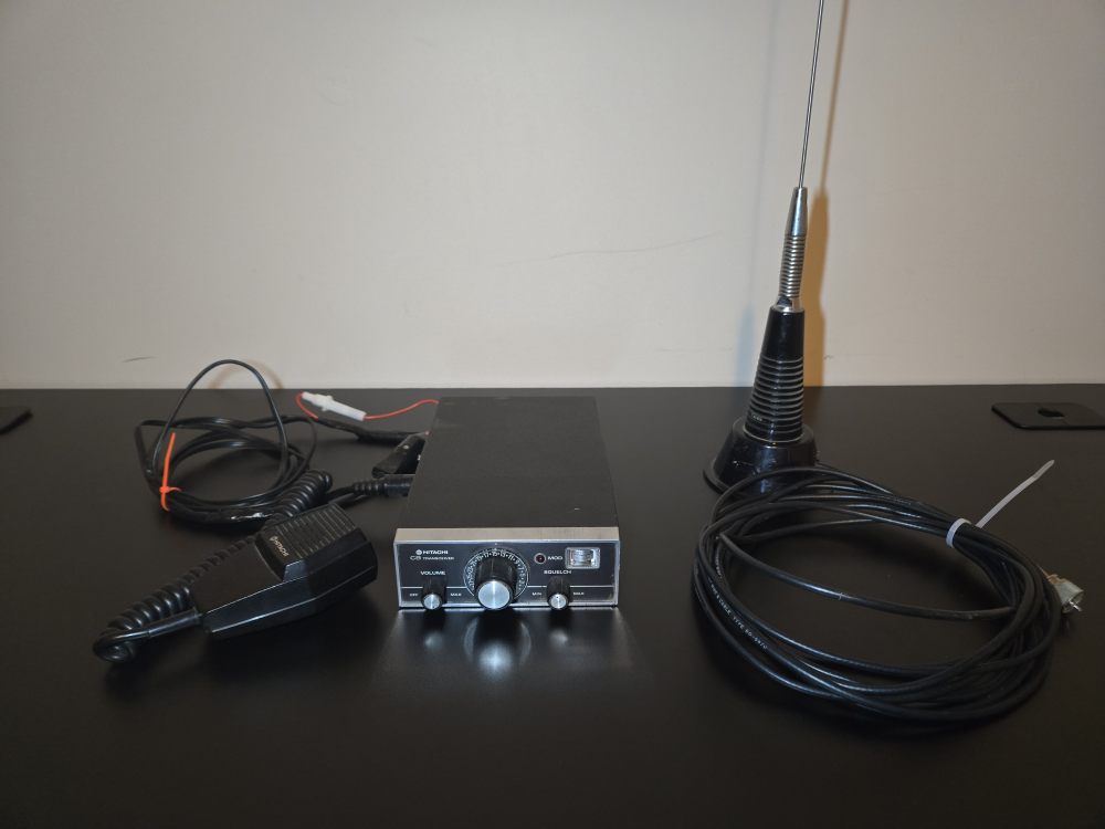 Hitachi CB Radio + Microphone + Antenna