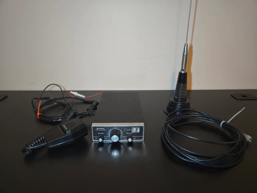 Hitachi CB Radio + Microphone + Antenna thumbnail