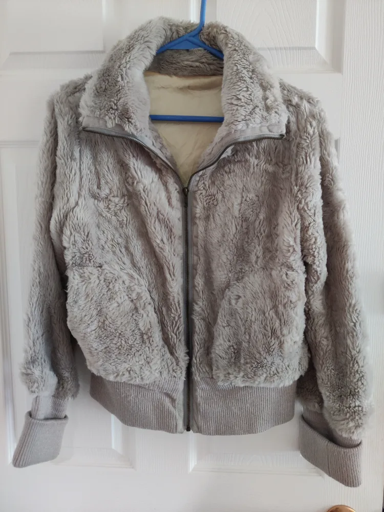 Fuzzy Grey Jacket size S/M image indicator(2)