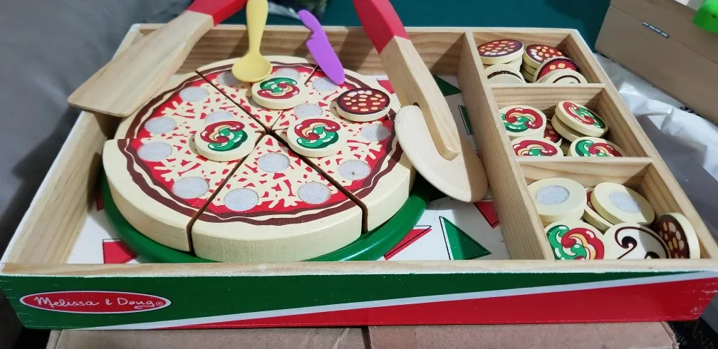 Melissa & Doug Wooden Pizza Play Set thumbnail