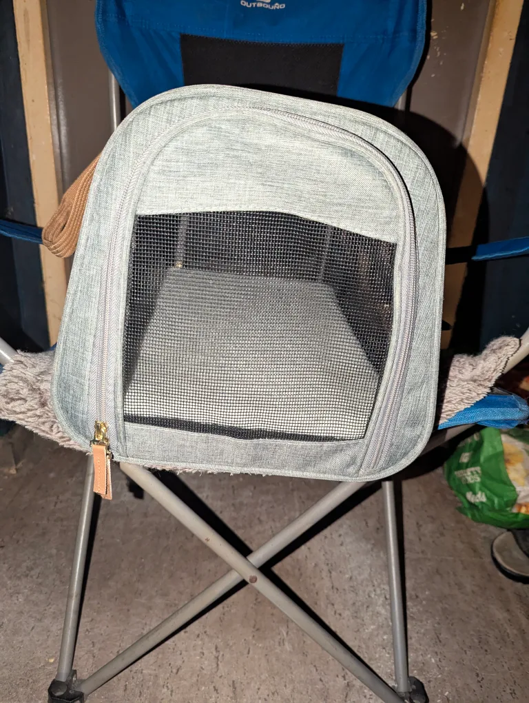brand new Sherpa pet carrier and pet cave image indicator(3)