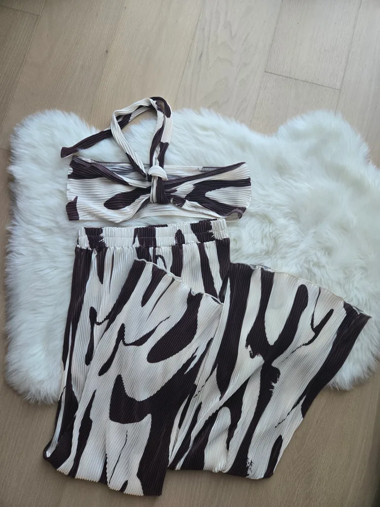Shein Brown & White Print Two Piece Set - Size S image indicator(2)