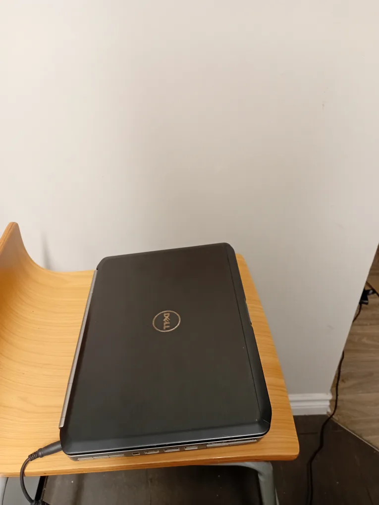 Dell laptop Windows 11 Intel i5 HDMI image indicator(5)