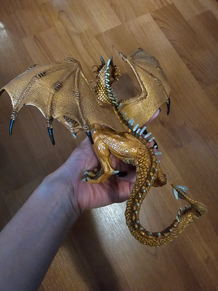Golden Dragon Figurine image indicator(4)