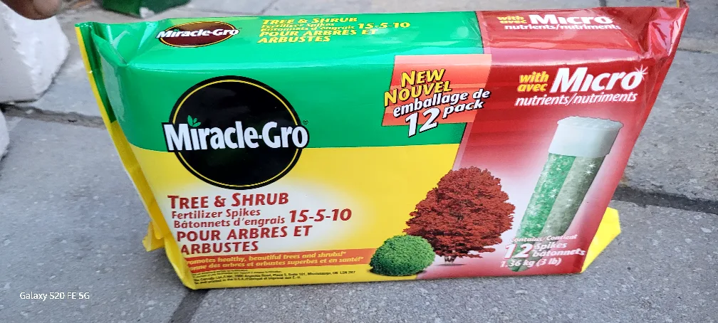 Miracle-Gro Tree & Shrub Fertilizer Spikes 12-Pack image indicator(5)
