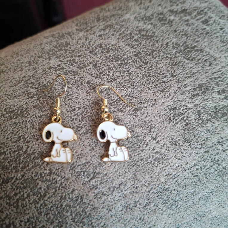 Snoopy Dangle Earrings image indicator(3)