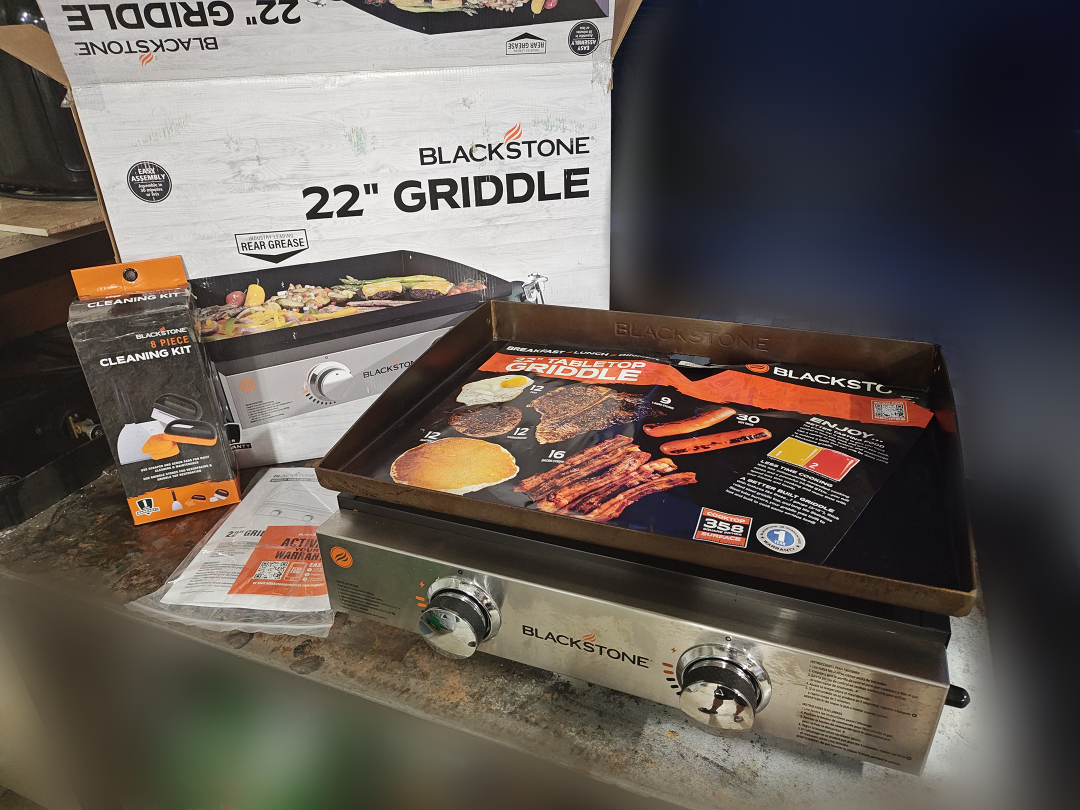 Blackstone 22" Griddle Tabletop Grill with cleaning  kit