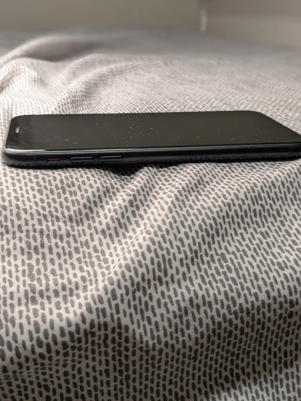 iPhone XR 64GB unlocked in great condition image indicator(3)