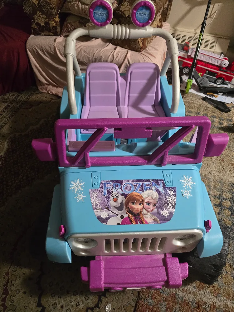 Disney Frozen Jeep Wrangler Ride-On Toy thumbnail