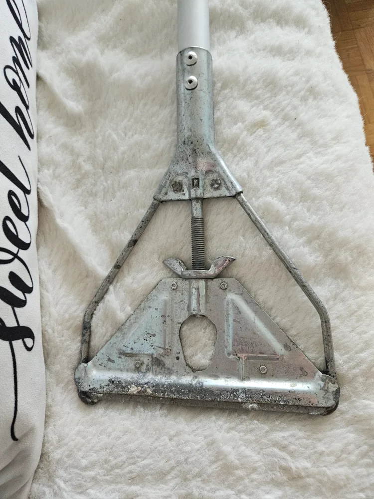 Vintage Metal Mop Head image indicator(2)
