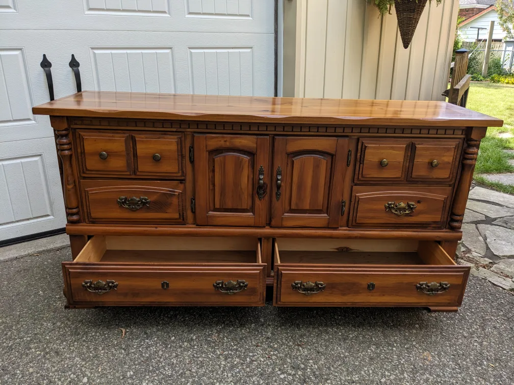 6 Drawer Dresser/Cabinet Combo in Solid Pine image indicator(10)