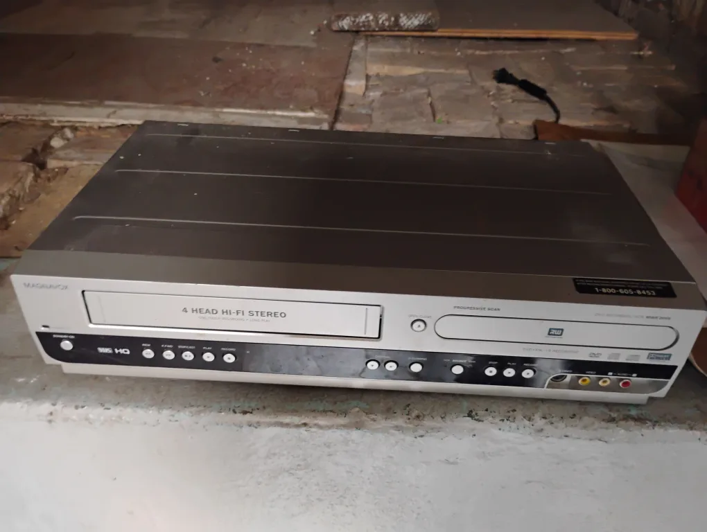 Magnavox DVD Recorder/VCR Combo thumbnail