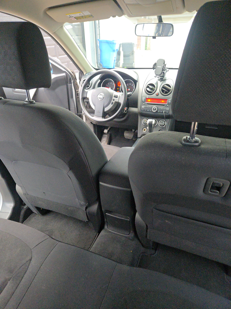 Nissan Rogue Silver SUV - photo 3