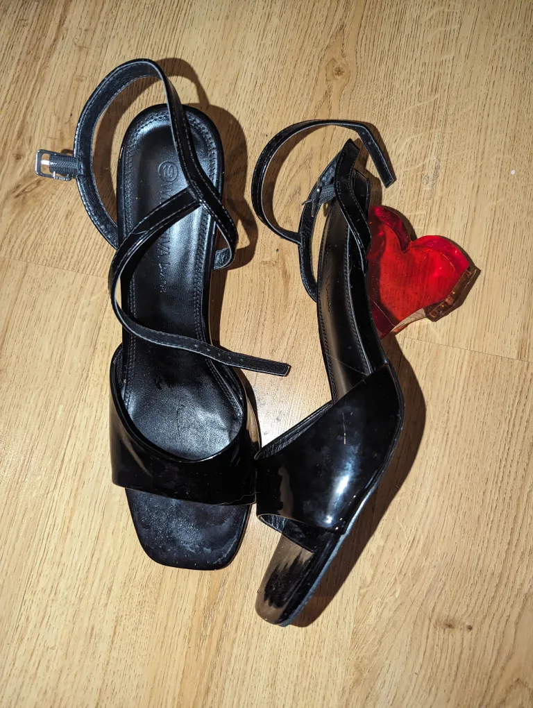 Heart Heels size 10 thumbnail