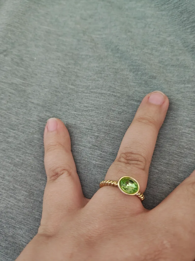 Green Stone Gold Ring thumbnail