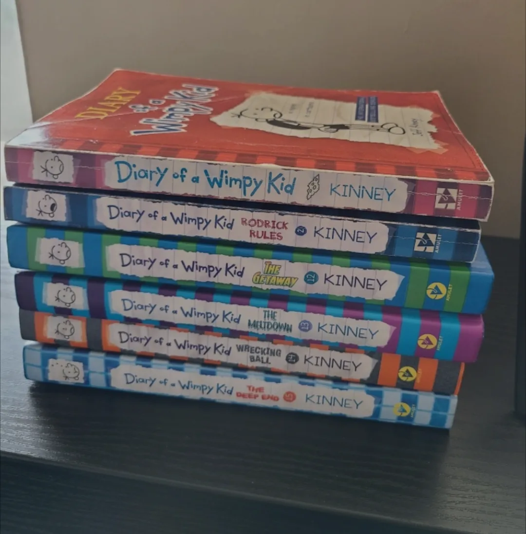 Diary of a Wimpy Kid Book Set by Jeff Kinney image indicator(8)