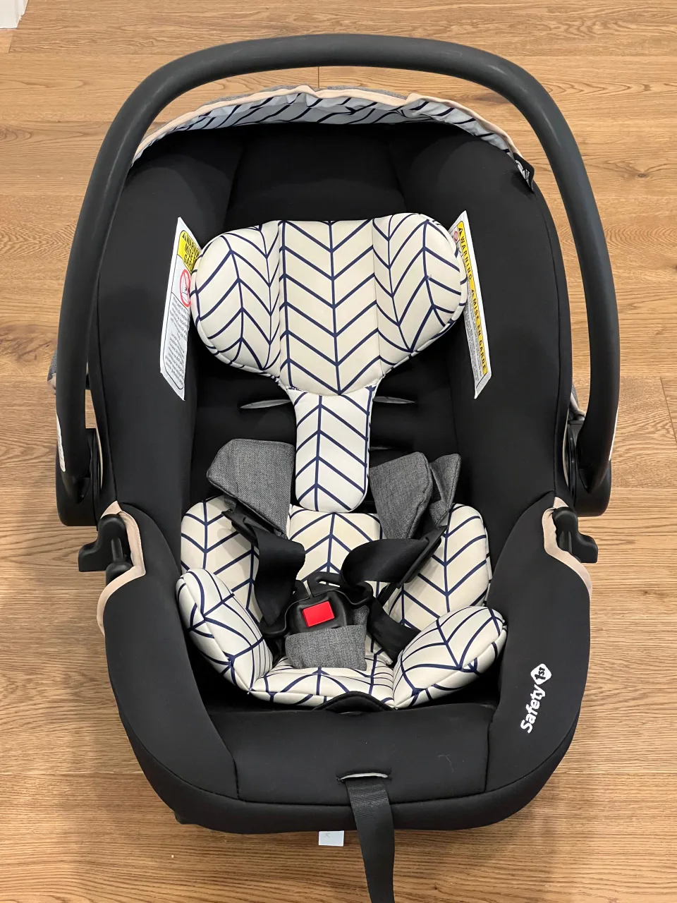 Safety 1st Infant Car Seat - Rear-Facing (Never used)