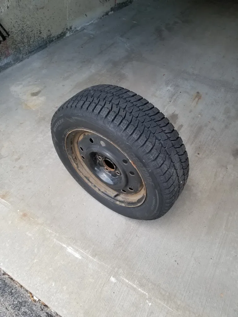 205/60/R16 winter tires (+ rims), Bridgestone, used one season image indicator(2)