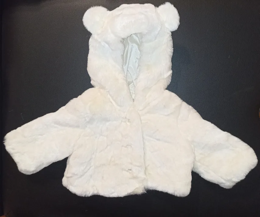 ❤‍🔥Sale❤‍🔥BabyGap White Faux Fur Hooded Jacket - 0-6 Months thumbnail