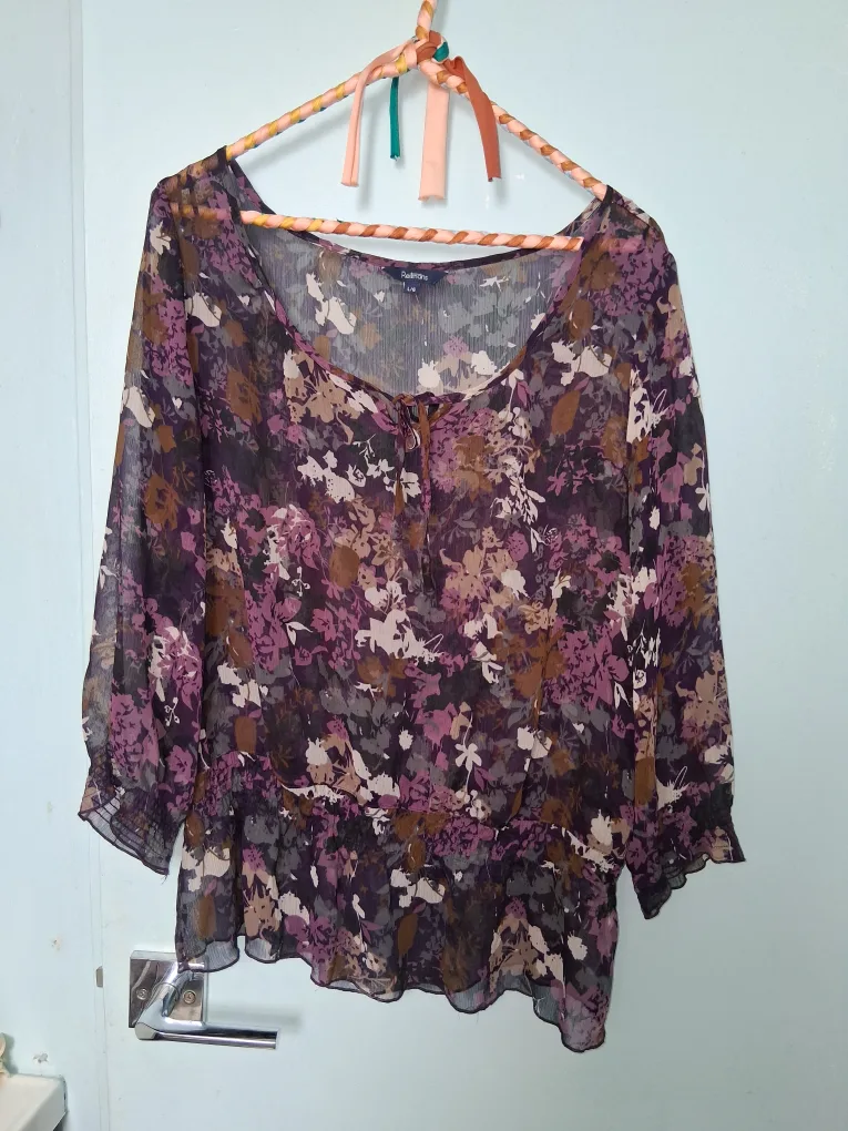 Reitmans Floral Blouse - Size L/G thumbnail
