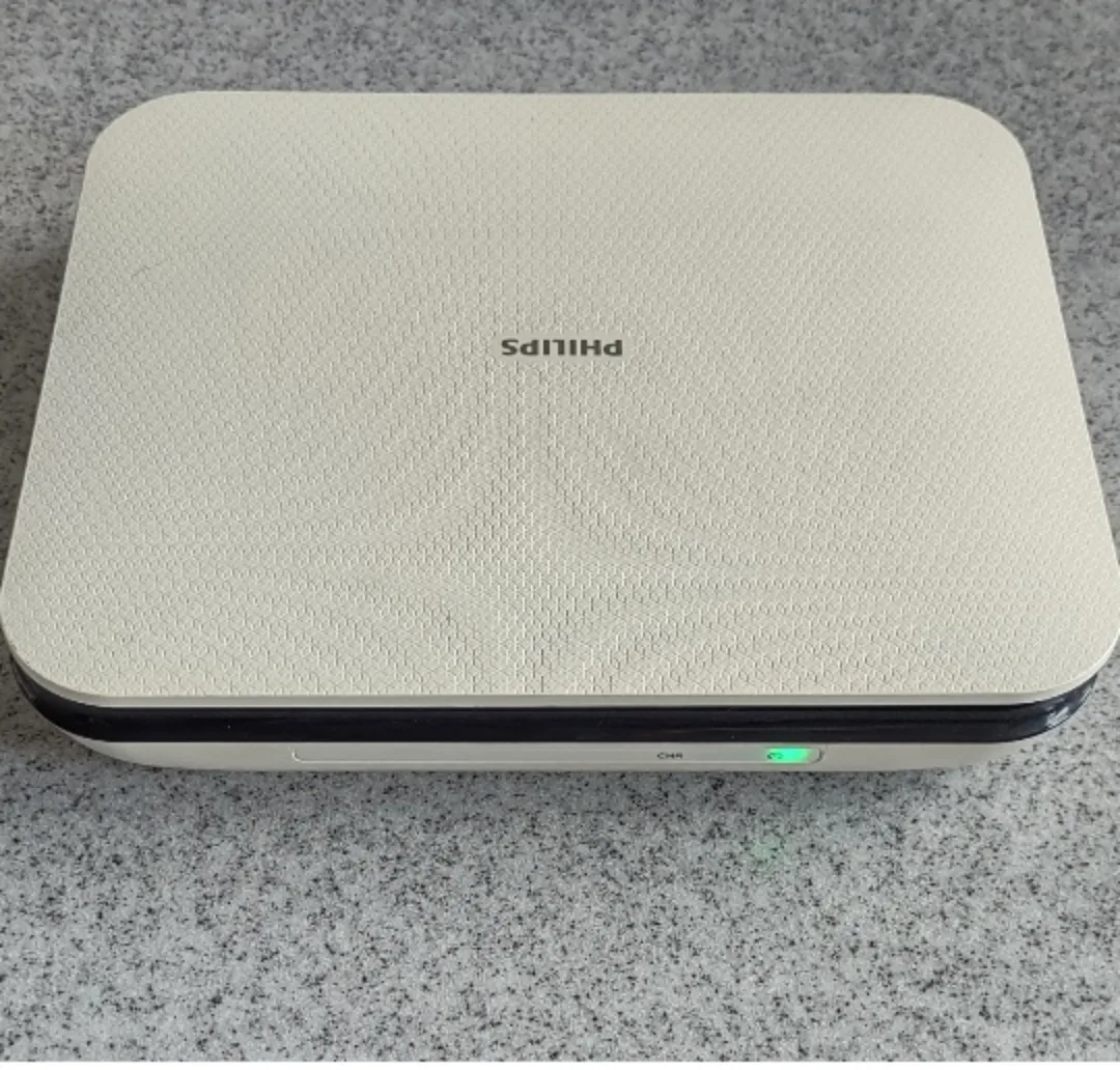 Philips PD9012 Portable DVD Player - 7" Dual LCD with  CDs image indicator(3)