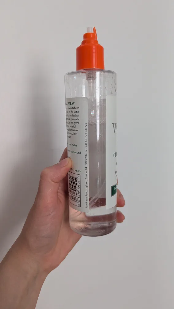 Leather Cleaning Spray image indicator(2)