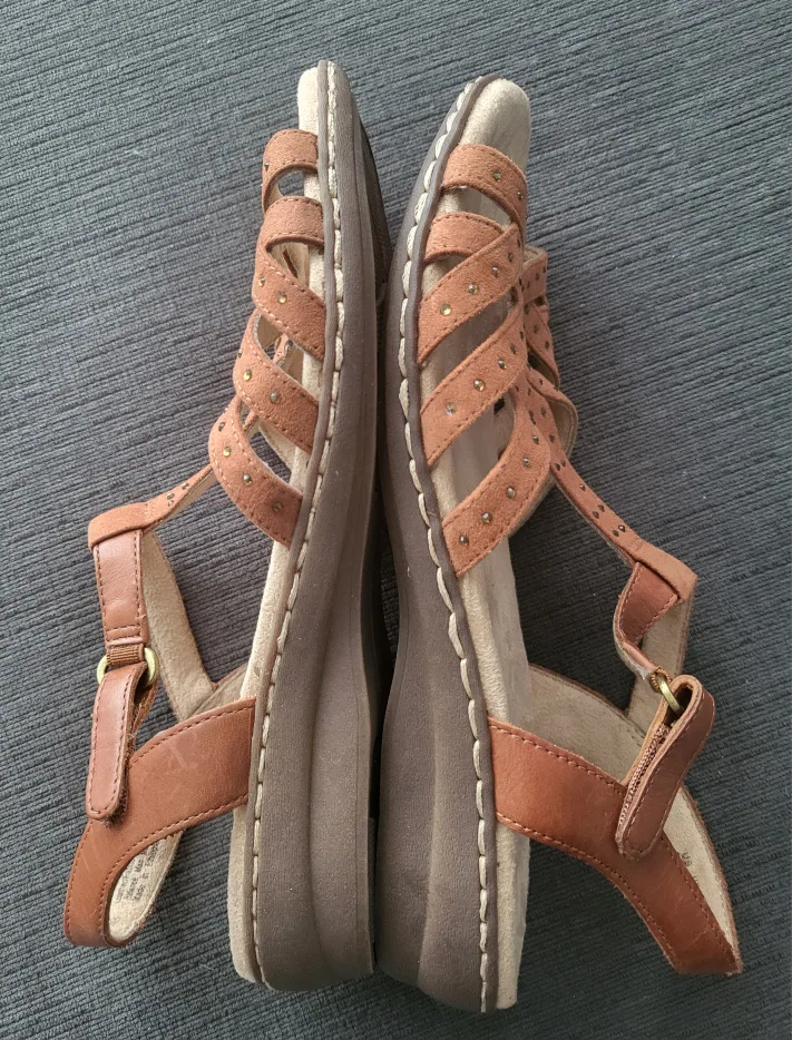 Naturalizer sandals size 9.5M image indicator(3)