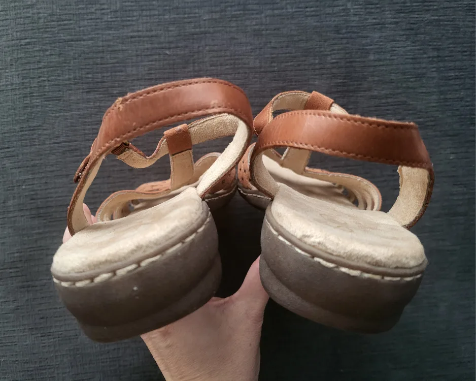 Naturalizer sandals size 9.5M image indicator(4)