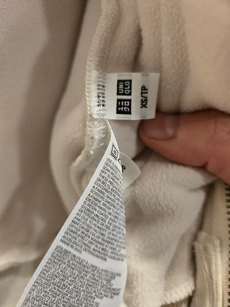 Uniqlo Fluffy Yarn Fleece Full-Zip Jacket XS image indicator(2)