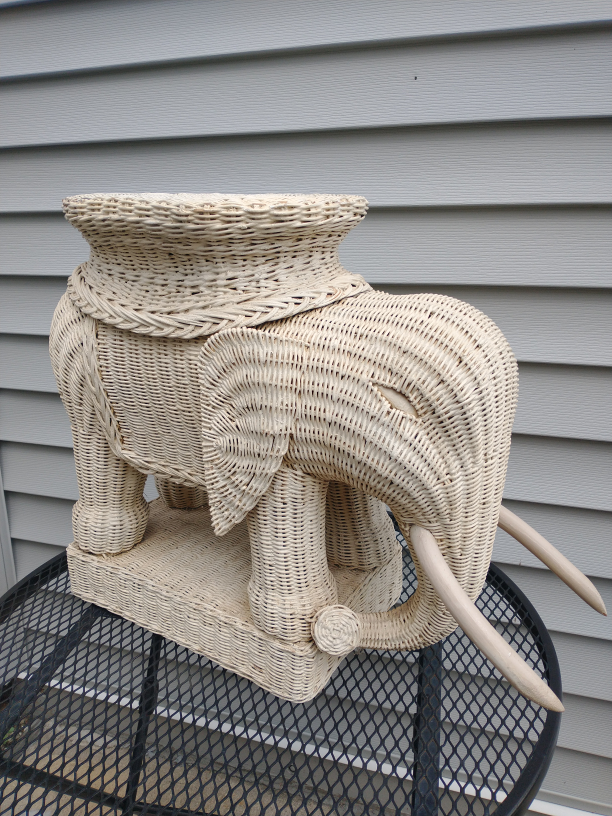 Rattan White Elephant Plant Stand Read Desc See Pics