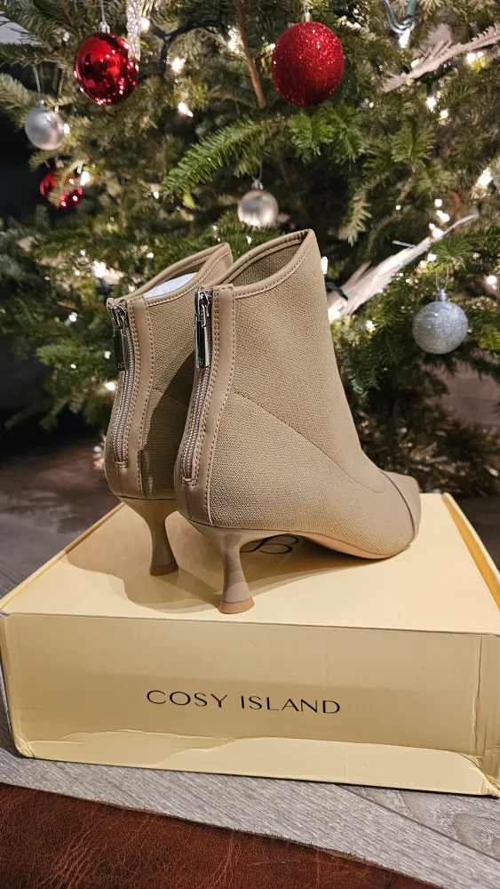 Size 10 NEW Cosy Island Beige Ankle Boots image indicator(2)