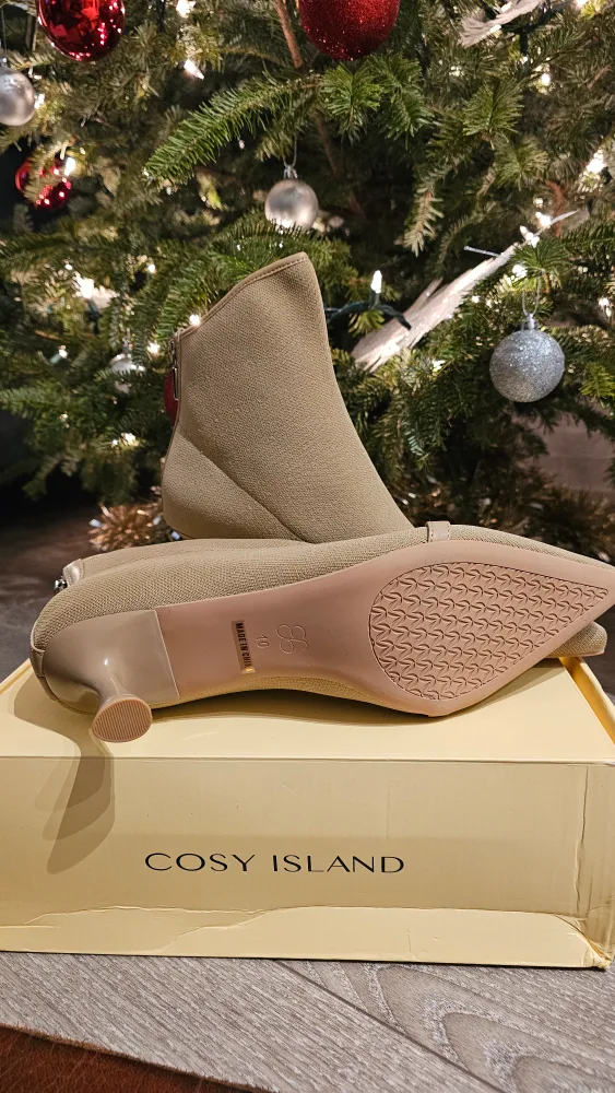 Size 10 NEW Cosy Island Beige Ankle Boots image indicator(3)