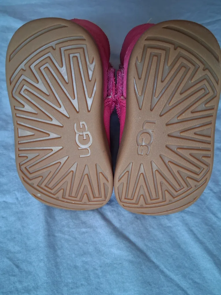 Brand New UGG Pink Toddler Boots - Size 4 image indicator(5)