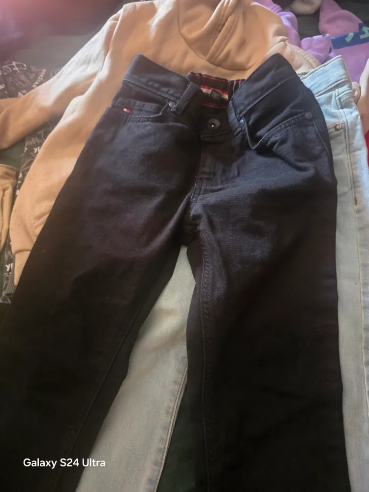 Assorted Kids' Clothing Bundle image indicator(4)