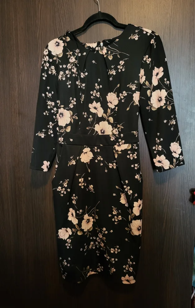 Suzy Shier Dress Size: Large image indicator(2)